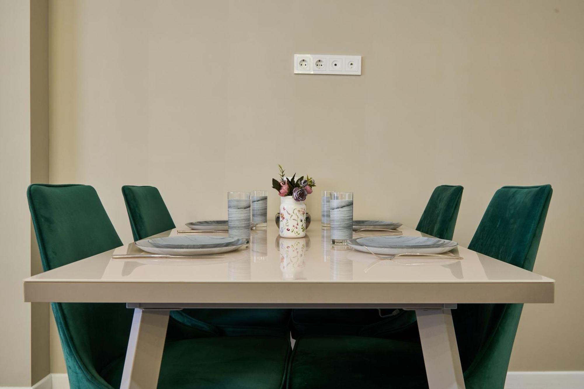 Five Business-Class Rooms In R-House Near Mega Center 阿拉木图 外观 照片